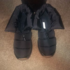H&M Black puffer winter boots